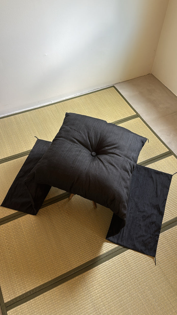 RAINI F1 Pillow Black